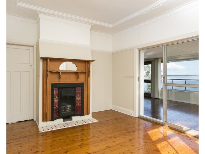 25 Northcliffe Drive, Lake Heights NSW 2502