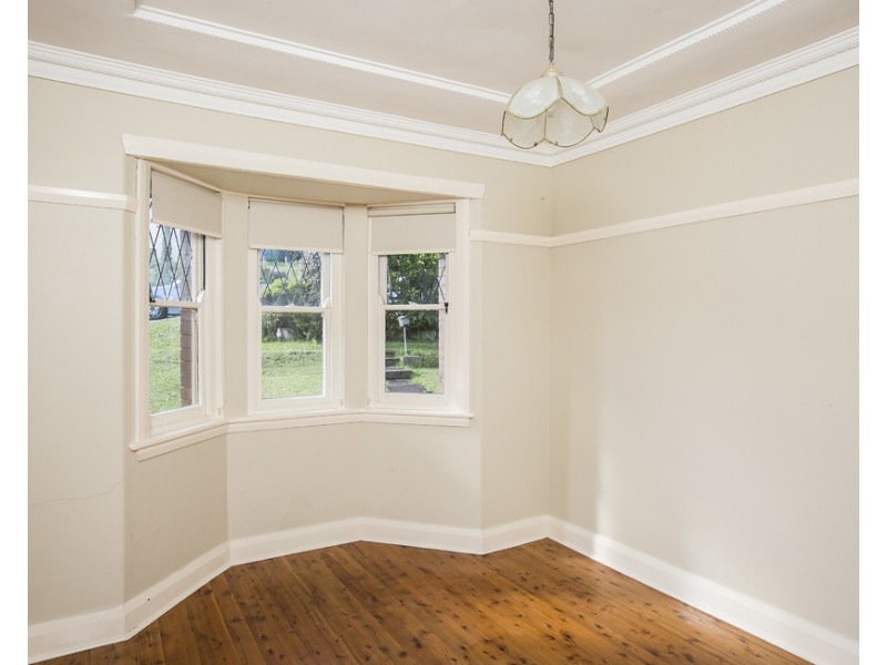 25 Northcliffe Drive, Lake Heights NSW 2502