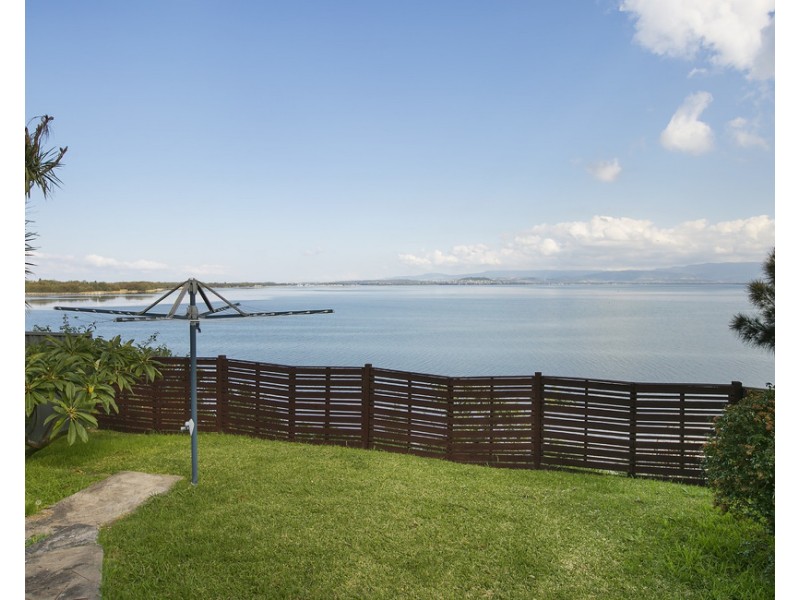 25 Northcliffe Drive, Lake Heights NSW 2502