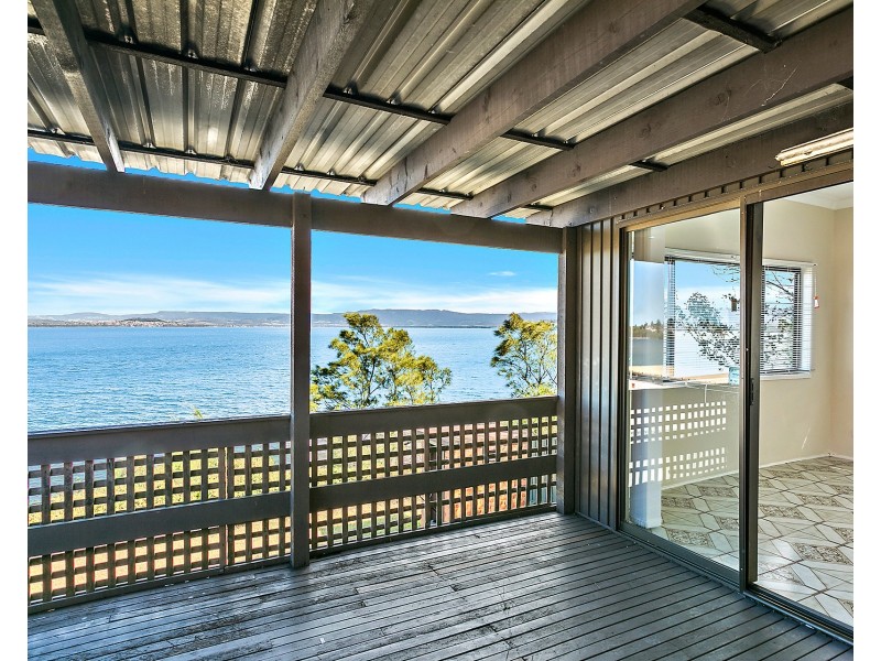 27 Northcliffe Drive, Lake Heights NSW 2502