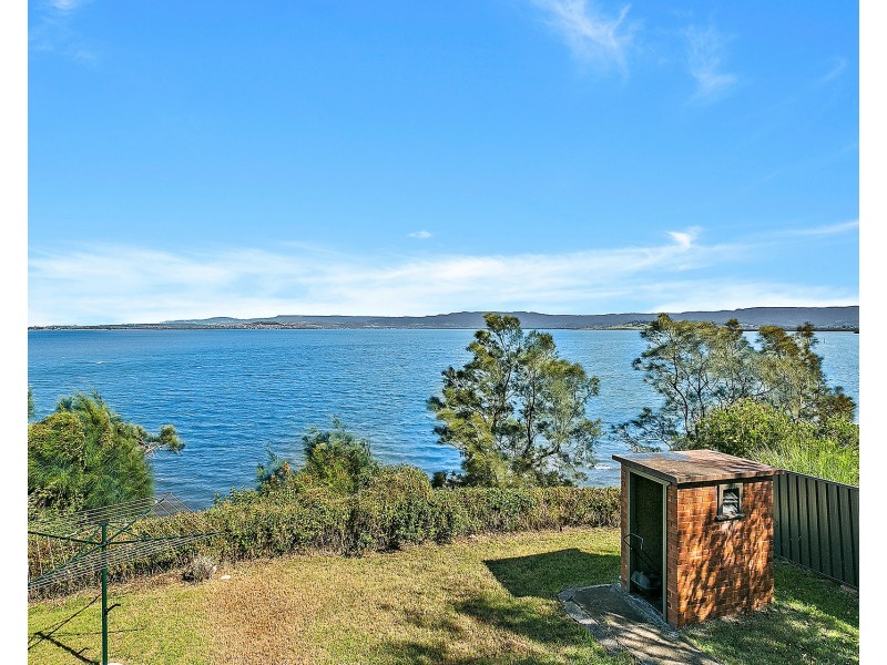 27 Northcliffe Drive, Lake Heights NSW 2502