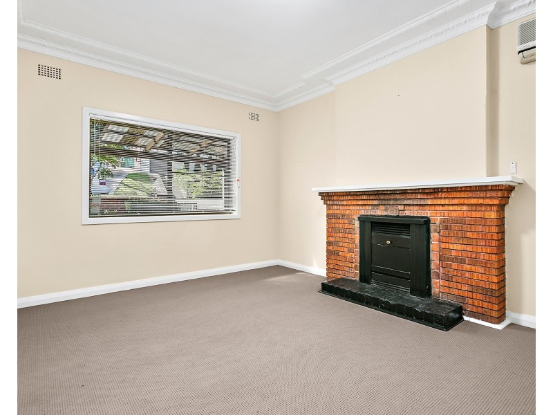 27 Northcliffe Drive, Lake Heights NSW 2502