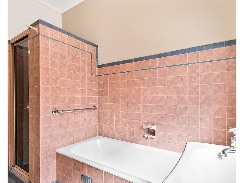 27 Northcliffe Drive, Lake Heights NSW 2502