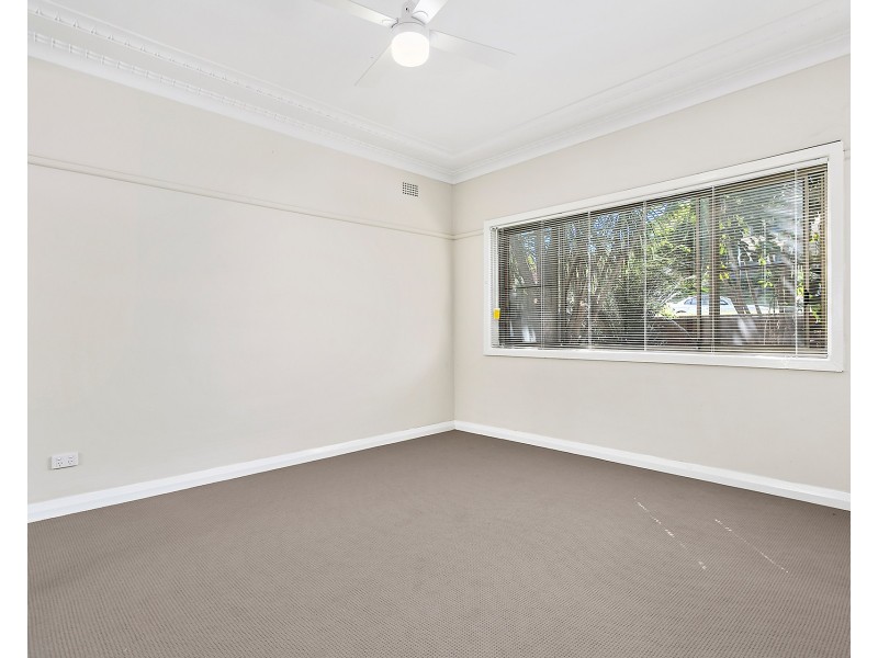 27 Northcliffe Drive, Lake Heights NSW 2502