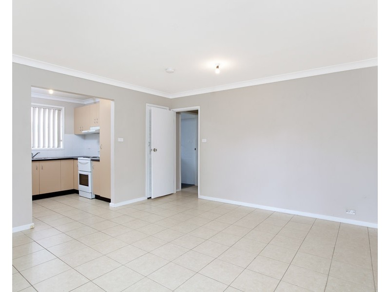1/37 Kingsley Drive, Lake Heights NSW 2502