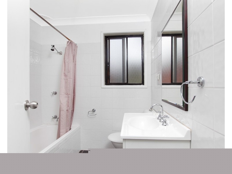 1/37 Kingsley Drive, Lake Heights NSW 2502