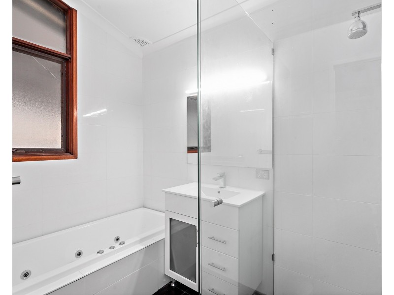 18 The Avenue, Mount Saint Thomas NSW 2500