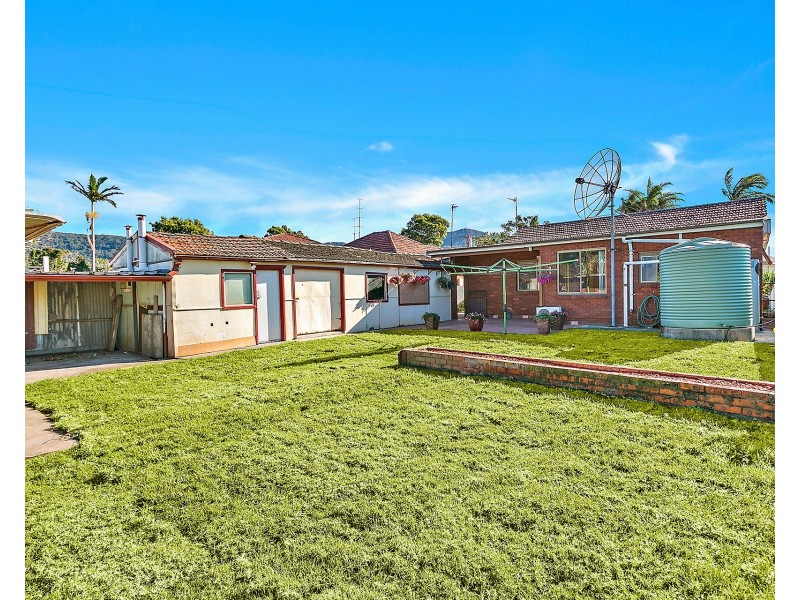 24 Ellengowan Crescent, Fairy Meadow NSW 2519