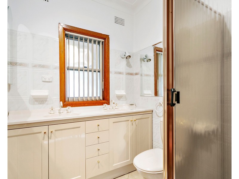 24 Ellengowan Crescent, Fairy Meadow NSW 2519