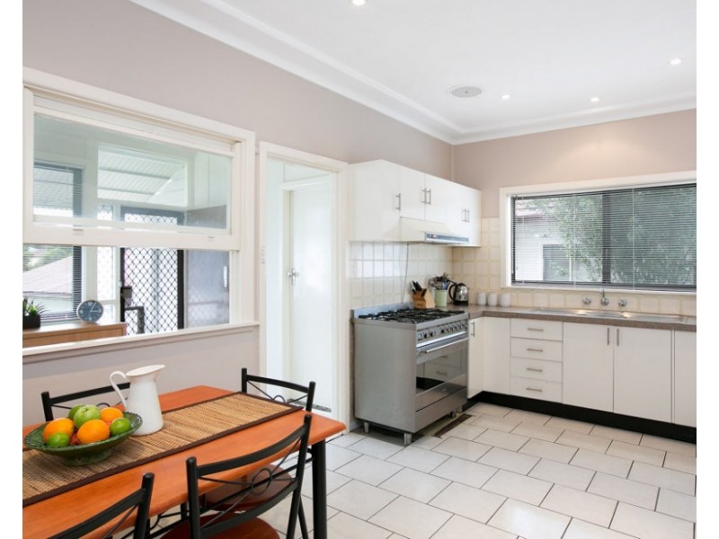 8 Gwynne Street, Gwynneville NSW 2500