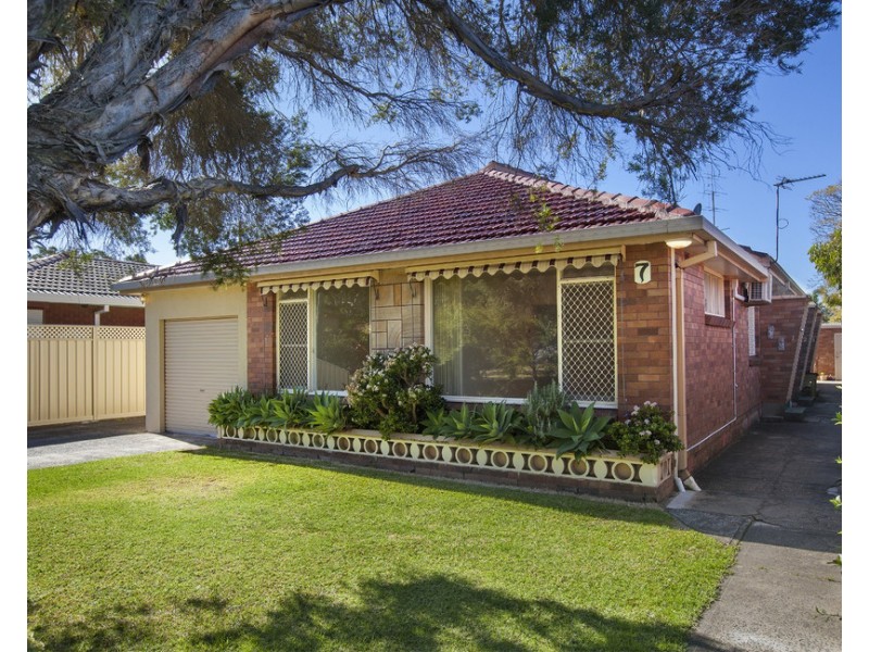 1/7 Ziems Avenue, Towradgi NSW 2518