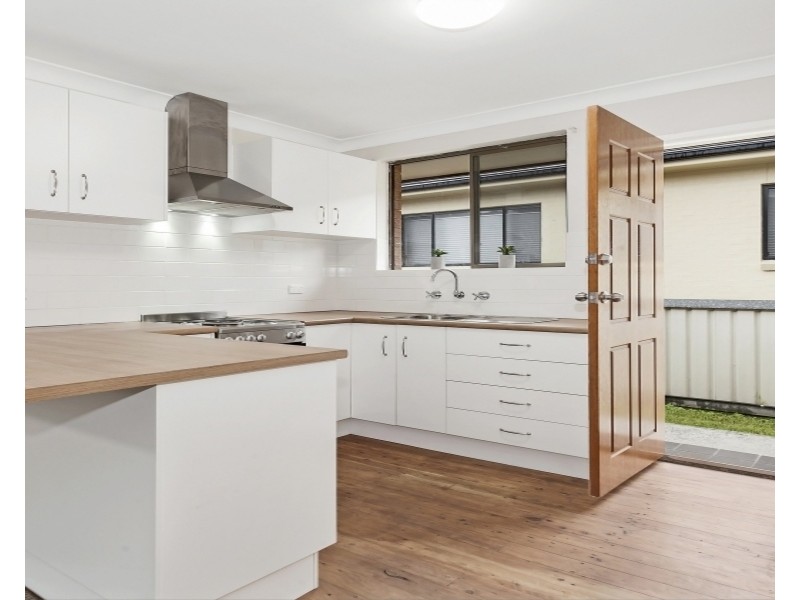 2/4 Werrang Road, Primbee NSW 2502
