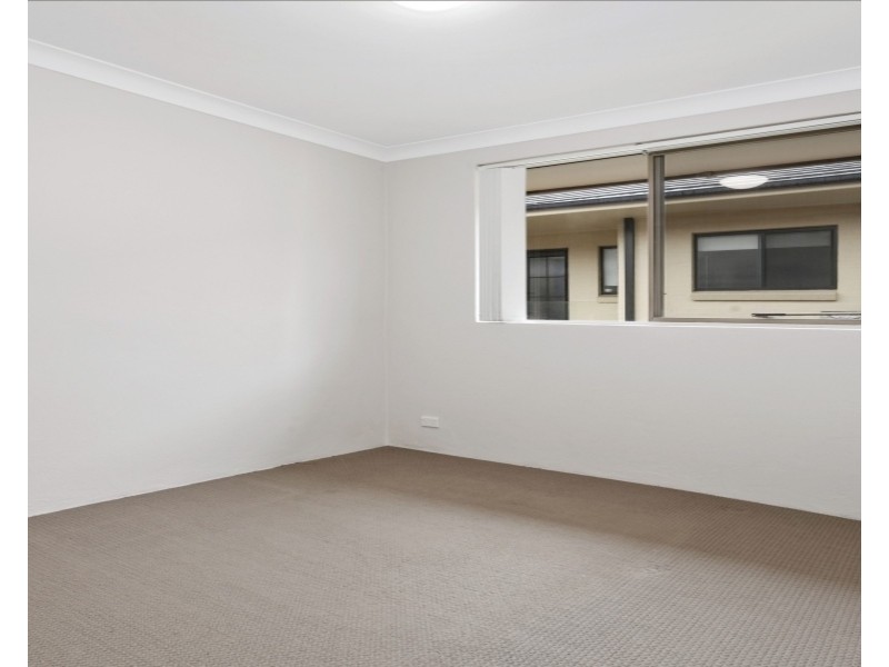 2/4 Werrang Road, Primbee NSW 2502
