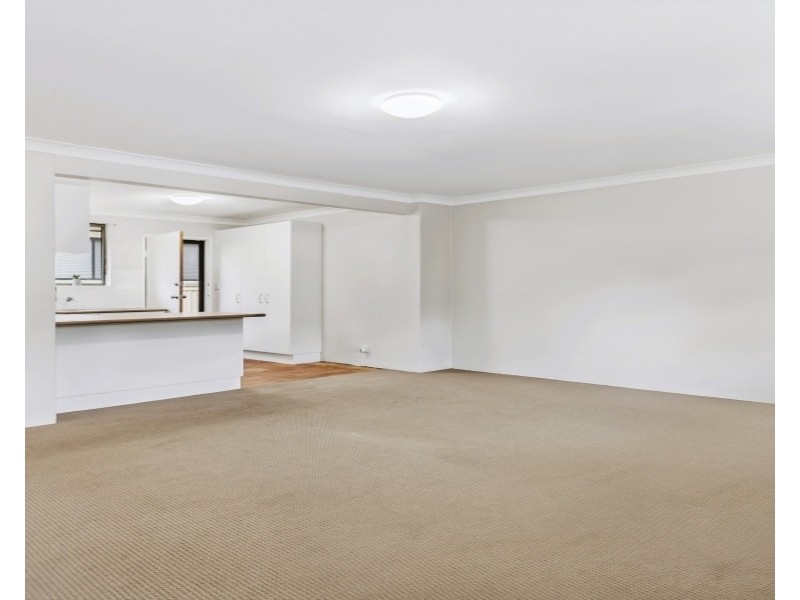 2/4 Werrang Road, Primbee NSW 2502