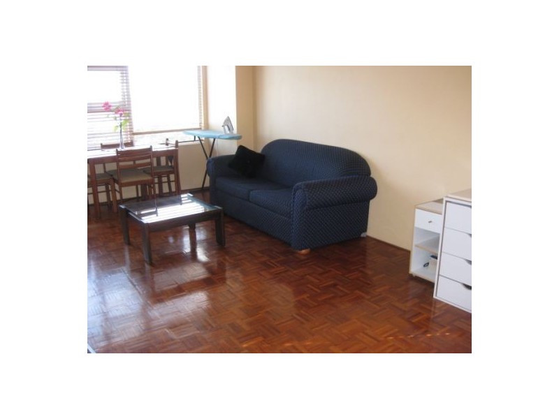 2 East Crescent Street, Mcmahons Point NSW 2060