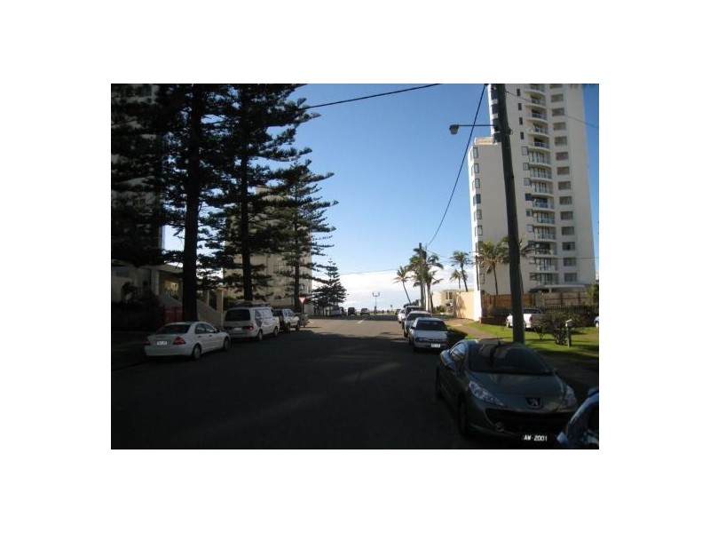 10 Frederick St, Broadbeach QLD 4218