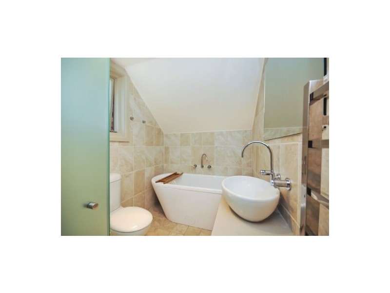 8 Commodore St, Mcmahons Point NSW 2060