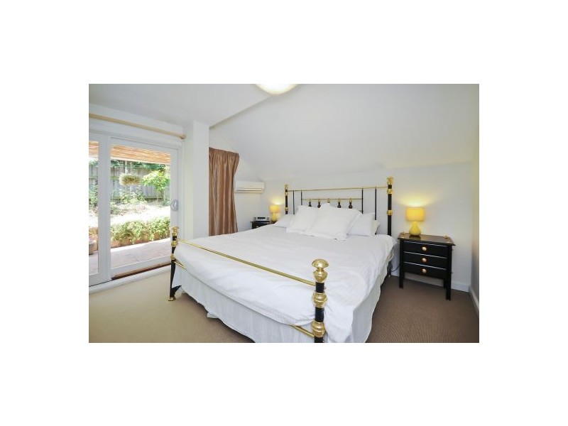 8 Commodore St, Mcmahons Point NSW 2060