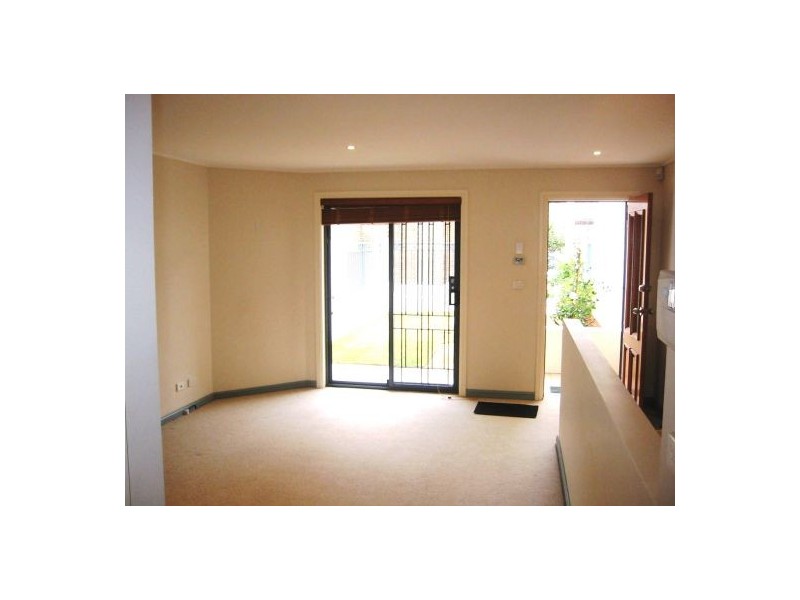 33 Mitchell St, Mcmahons Point NSW 2060