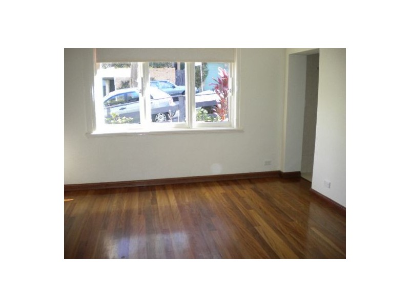 - Bank St, Mcmahons Point NSW 2060