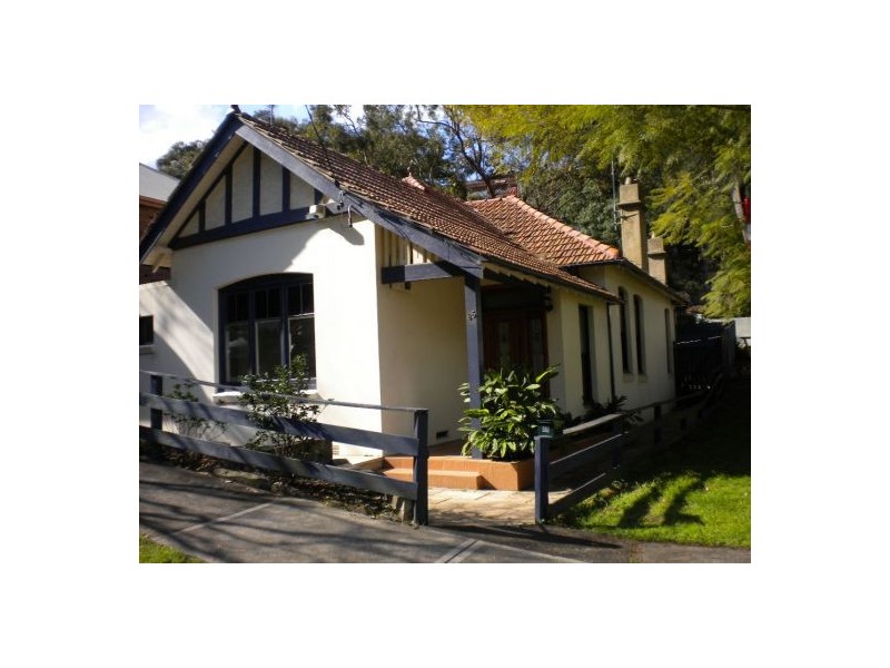 - Bank St, Mcmahons Point NSW 2060