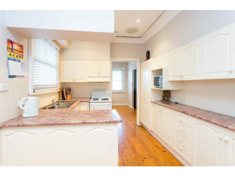 4 Fourth Avenue, Rutherford NSW 2320