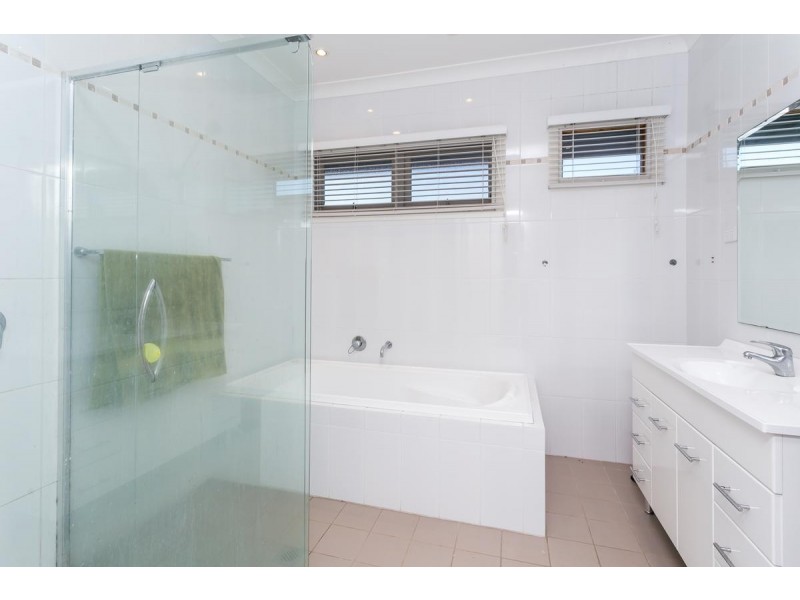 4 Fourth Avenue, Rutherford NSW 2320