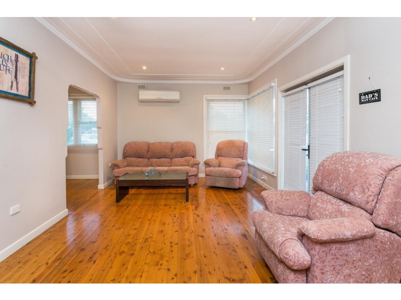 4 Fourth Avenue, Rutherford NSW 2320