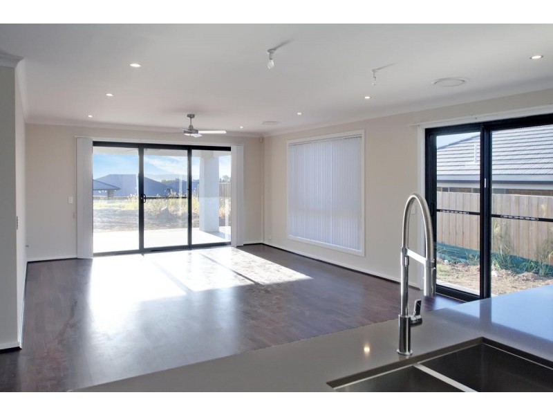 52 Hillcrest Drive, Gillieston Heights NSW 2321