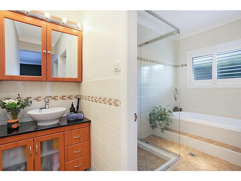 5 Amber Grove, Bolwarra Heights NSW 2320