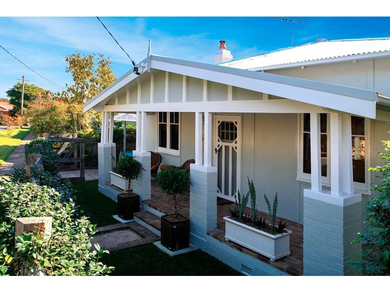 4 Roy Street, Lorn NSW 2320