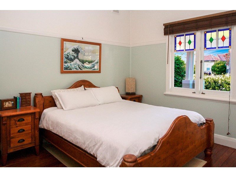 4 Roy Street, Lorn NSW 2320