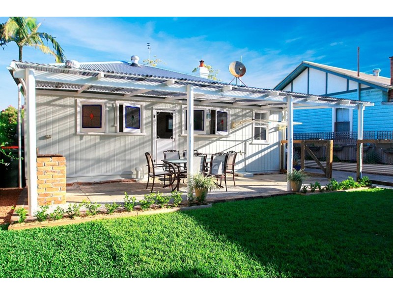 4 Roy Street, Lorn NSW 2320