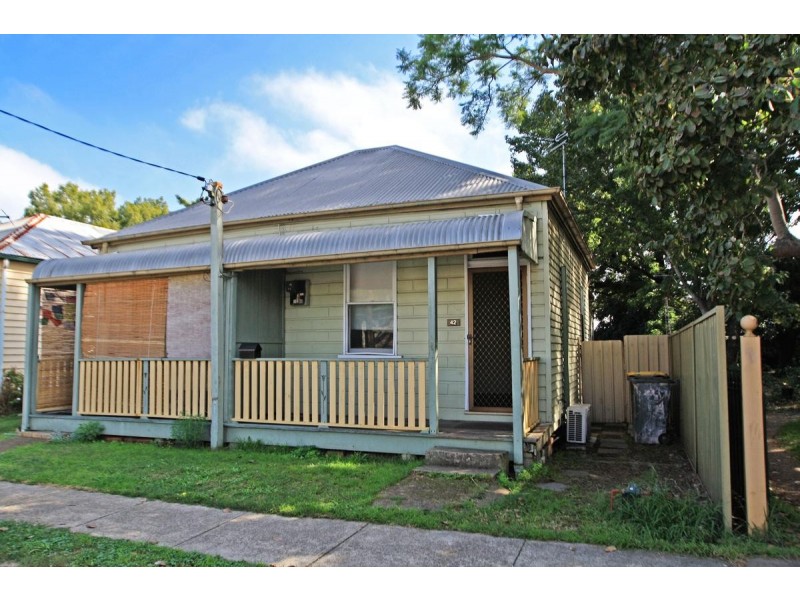 42 Charles Street, Maitland NSW 2320