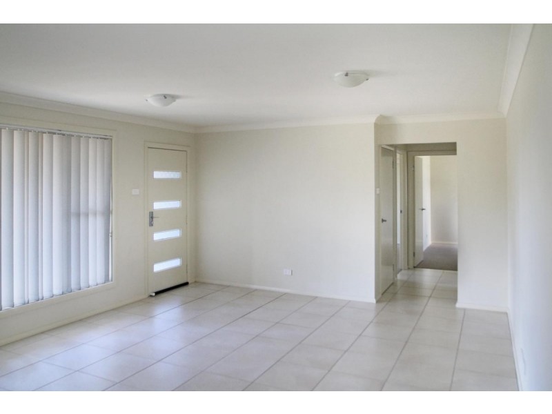 1/11 WINDERMERE ROAD, Lochinvar NSW 2321