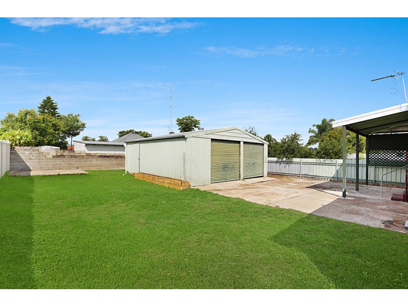 8 THIRD AVENUE, Rutherford NSW 2320