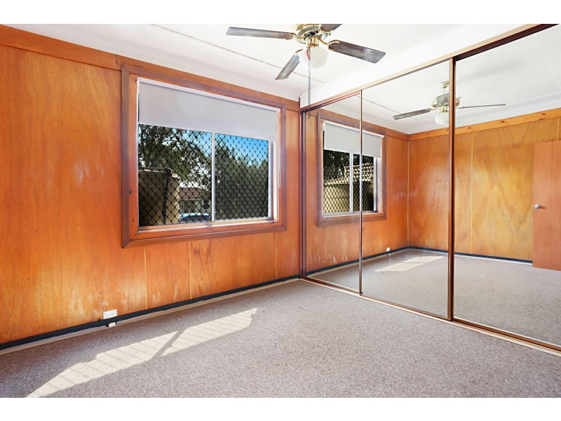 8 THIRD AVENUE, Rutherford NSW 2320