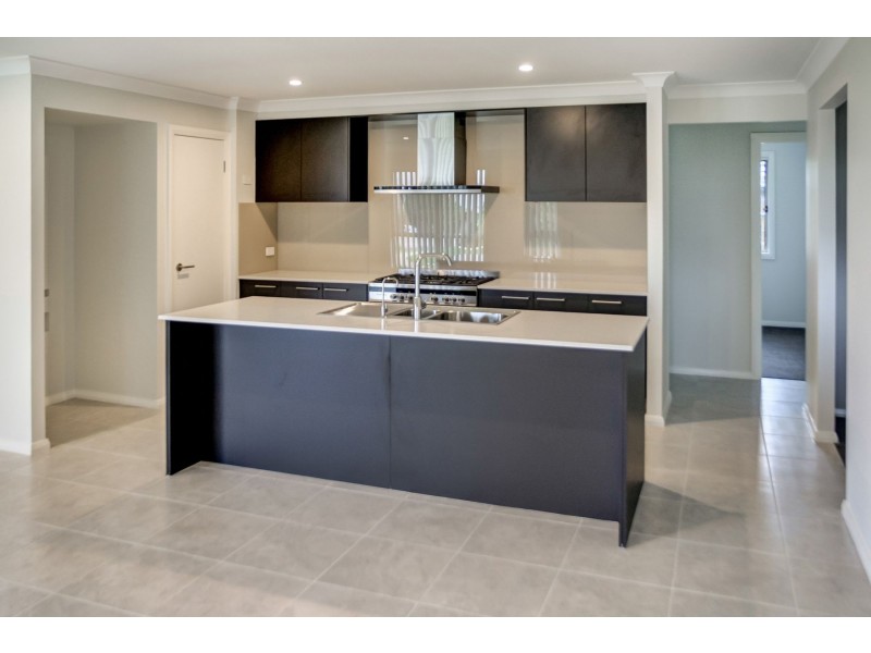 33 McKeachie Drive, Aberglasslyn NSW 2320