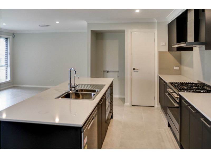 33 McKeachie Drive, Aberglasslyn NSW 2320