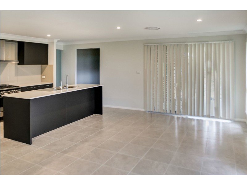 33 McKeachie Drive, Aberglasslyn NSW 2320