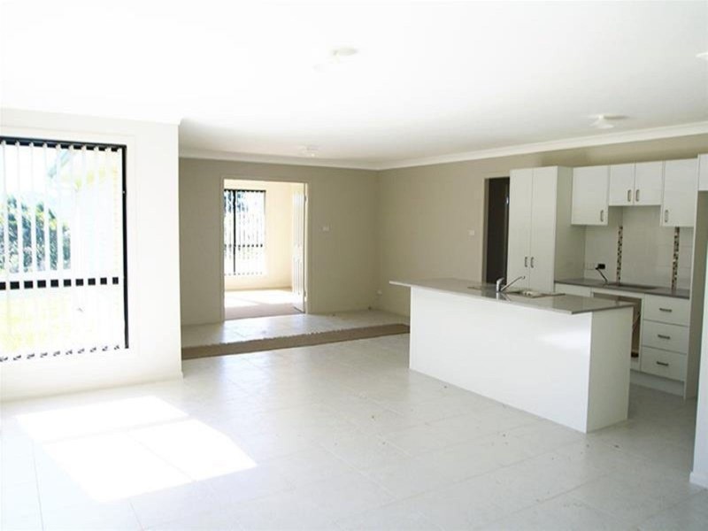 10 Vikki Avenue, Rutherford NSW 2320