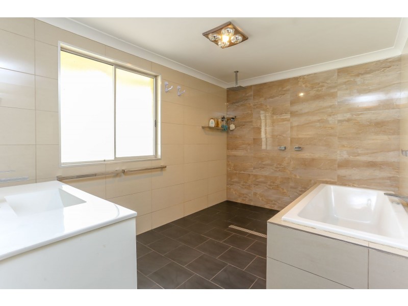 3 Curtin Close, Raymond Terrace NSW 2324