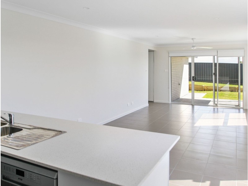 24 (1) Chestnut Avenue, Gillieston Heights NSW 2321