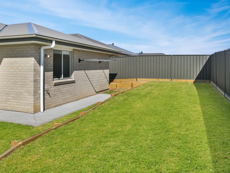 24 (1) Chestnut Avenue, Gillieston Heights NSW 2321