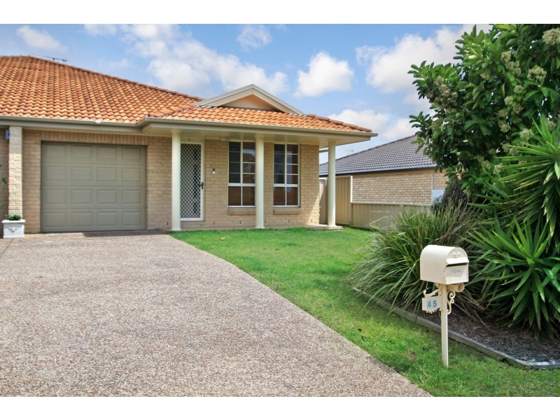 2/45 Carnarvon Circuit, East Maitland NSW 2323