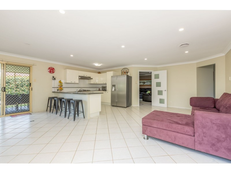 2 Bronte Close, Raworth NSW 2321