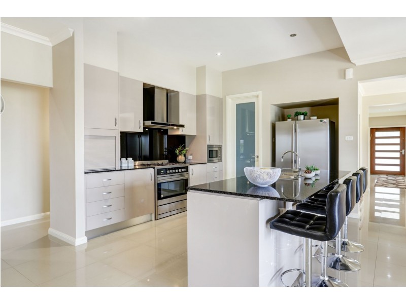 8 Radiant Avenue, Largs NSW 2320