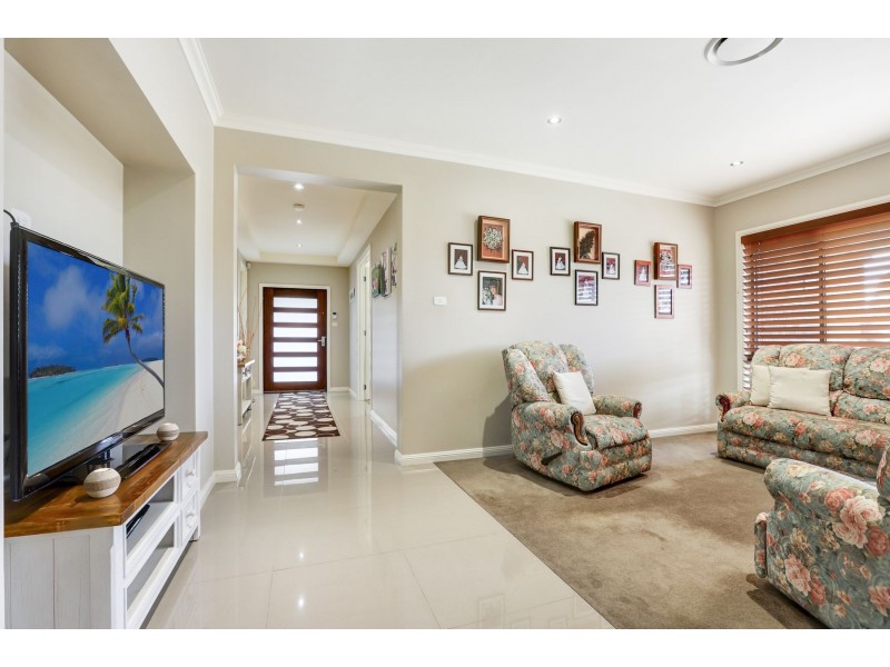 8 Radiant Avenue, Largs NSW 2320