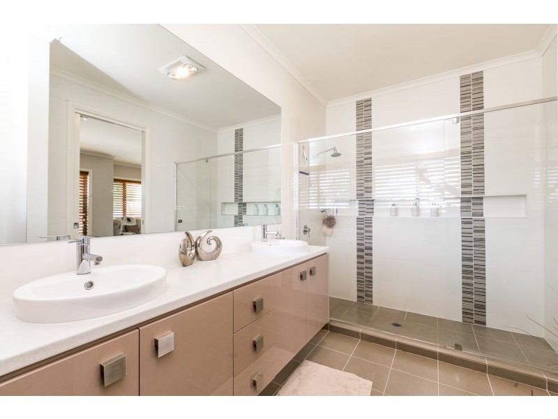 8 Radiant Avenue, Largs NSW 2320