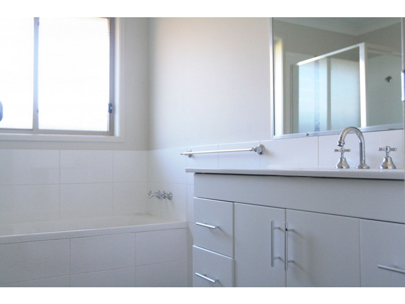 9 Hepburn Close, Rutherford NSW 2320